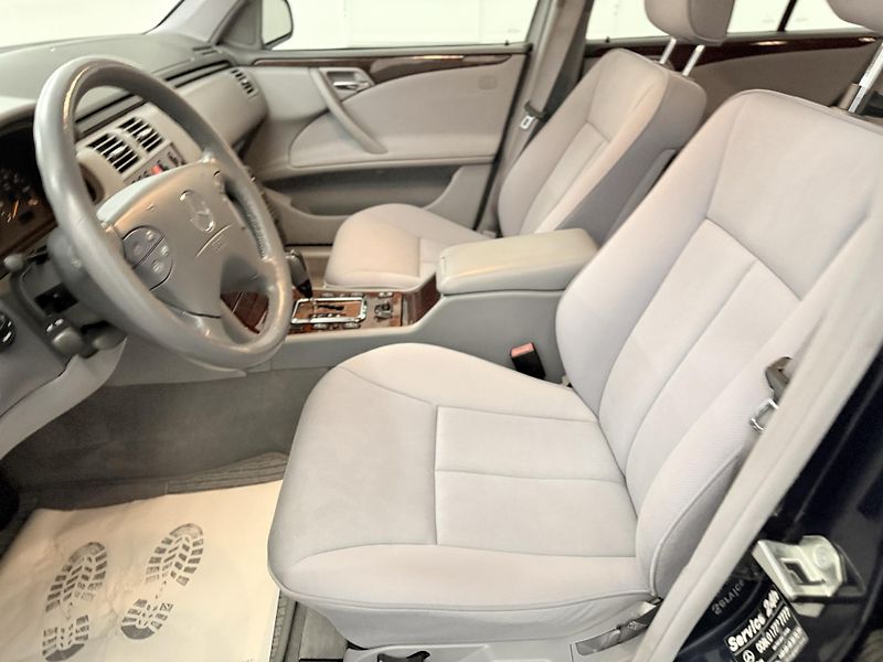 Mercedes-Benz Třídy E (2001) 280I V6 ,150kw, velmi krásný!! - fotka 27 z 35