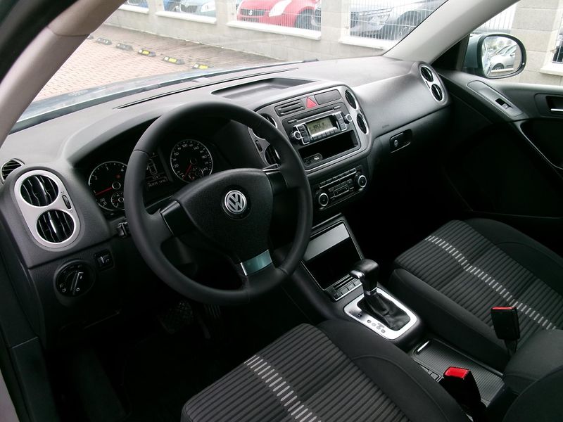 Volkswagen Tiguan (2010) 2,0TDI DSG AC 4x4 TEMP TAŽNÉ - fotka 25 z 31