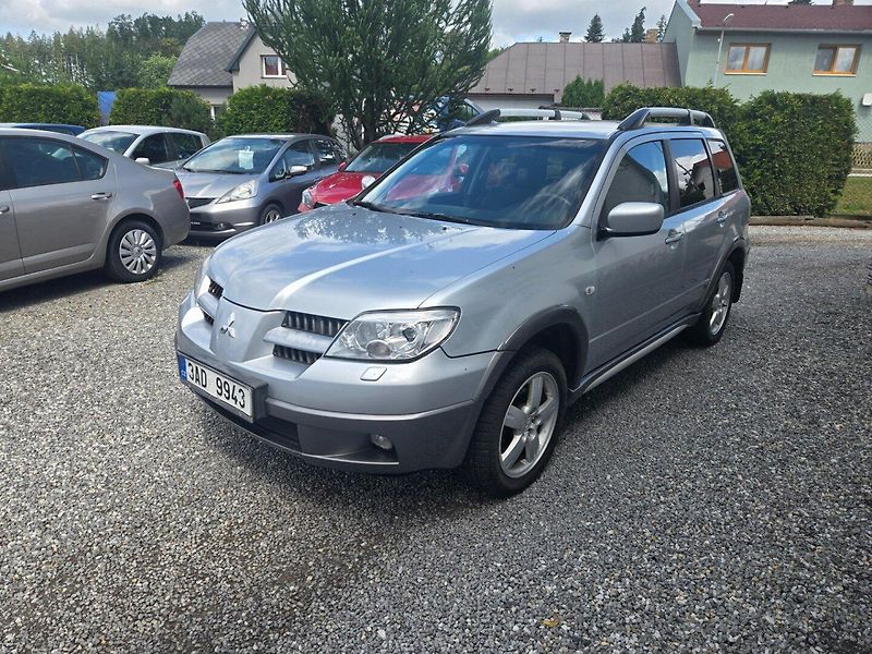 Mitsubishi Outlander (2005) 2.4 i 4x4 - fotka 8 z 28