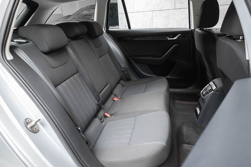 Škoda Octavia 1.6 TDI*85kW*STYLE*DPH* - fotka 13 z 36