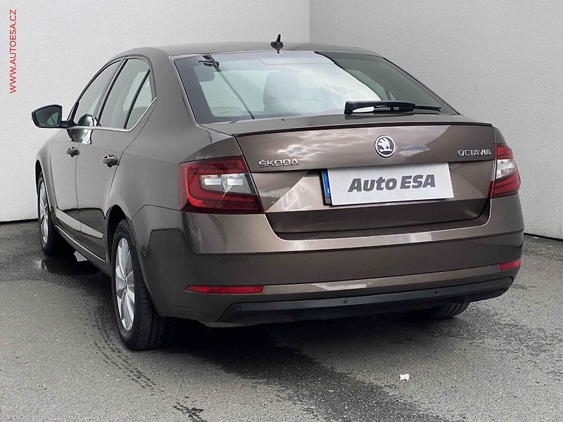 Škoda Octavia (2017) 1.8 TSi, ČR, Style, DSG, LED - fotka 6 z 18