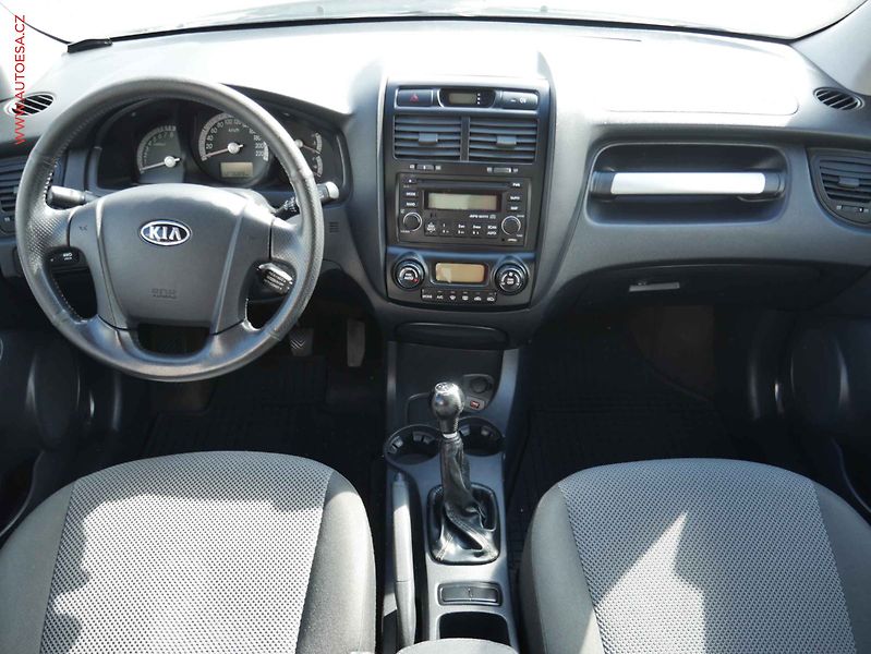 Kia Sportage (2008) 2.0i 4x4, ČR, AC, temp - fotka 8 z 15