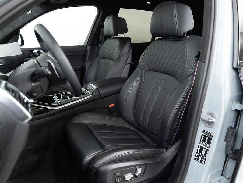BMW X7 xDrive40i - fotka 18 z 25