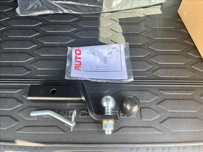 Toyota Land Cruiser 2,4 i-FORCE MAX HEV - fotka 11 z 48