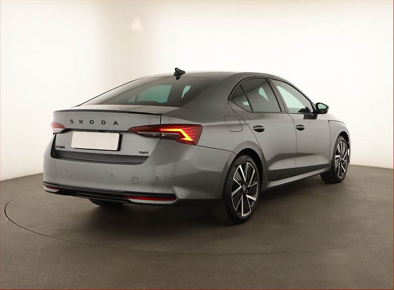 Škoda Octavia (2025) 2.0 TSI, Sportline, Automat - fotka 5 z 21