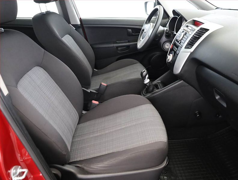 Kia Venga (2010) 1.4 CVVT, Tažné, jezdí výborně - fotka 7 z 11