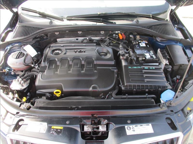 Škoda Octavia 1,6 TDI, Eleg, ZAMLUVENA - fotka 23 z 32