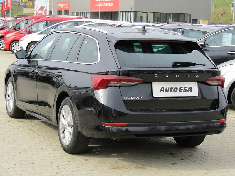 Škoda Octavia (2021) 2.0TDi, Style, DSG, +kola - fotka 4 z 18