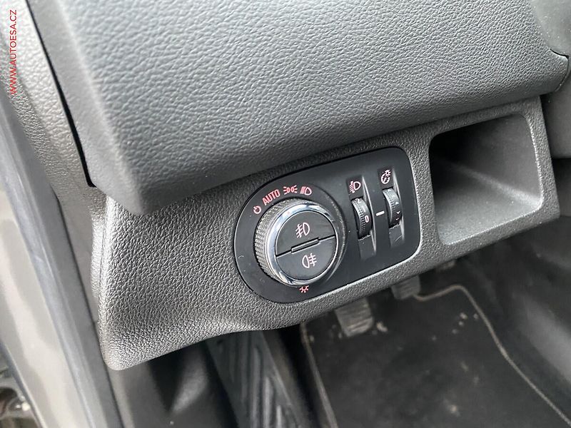 Opel Meriva (2015) 1.6 CDTi, Innovation, kamera - fotka 15 z 19