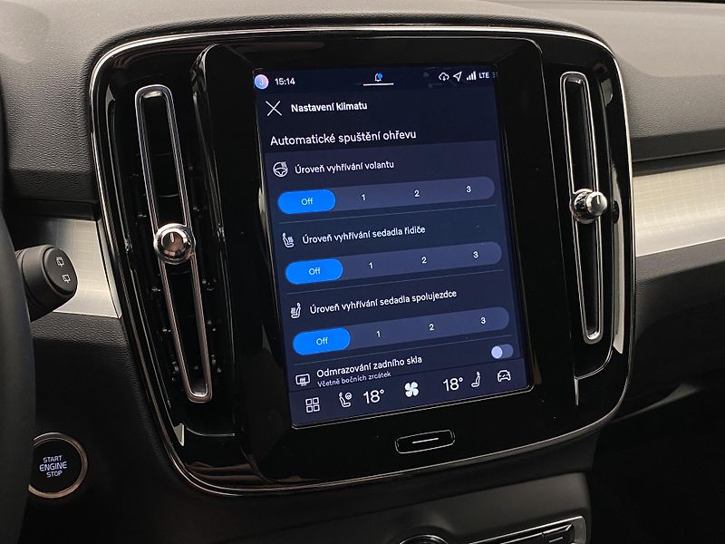 Volvo XC40 B3 AUT DARK PLUS - fotka 43 z 62