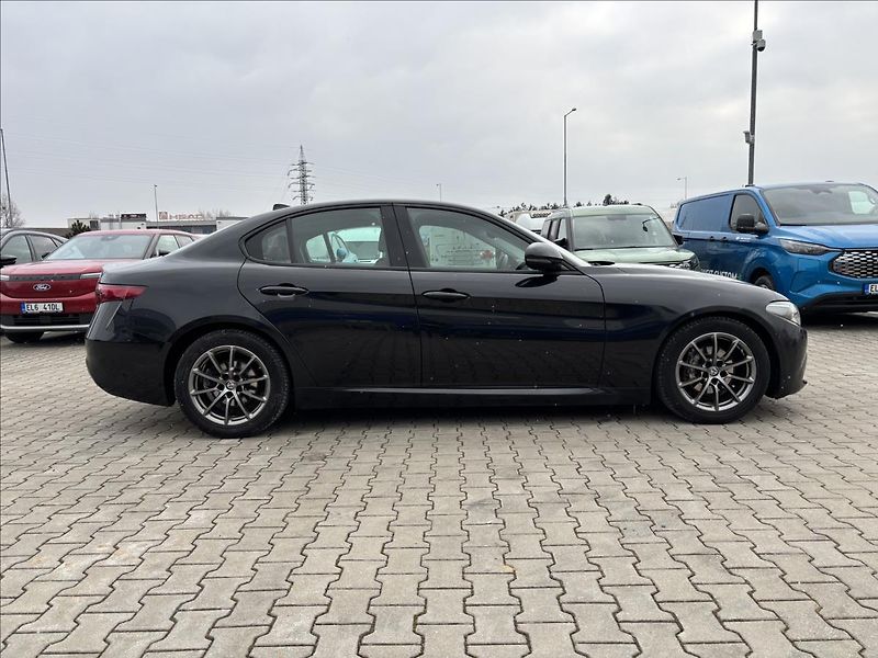 Alfa Romeo Giulia 2,2 JTDm 132kW 180 MT Super - fotka 6 z 37