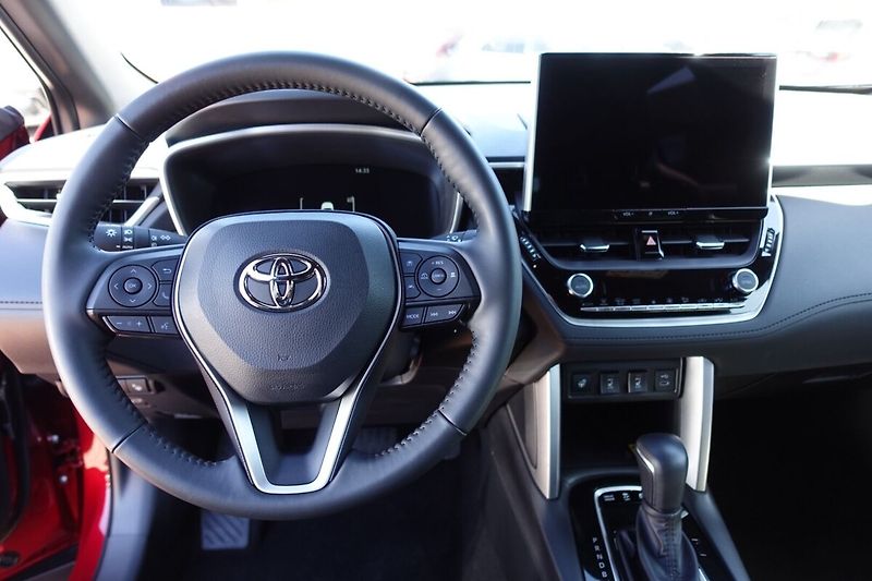 Toyota Corolla Cross 2,0 HEV Executive (bi-tone) 4x - fotka 16 z 34