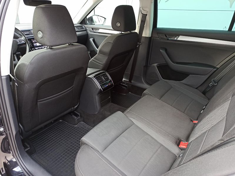 Škoda Superb 2.0TDi 140kW DSG 4X4 AMB - fotka 13 z 27