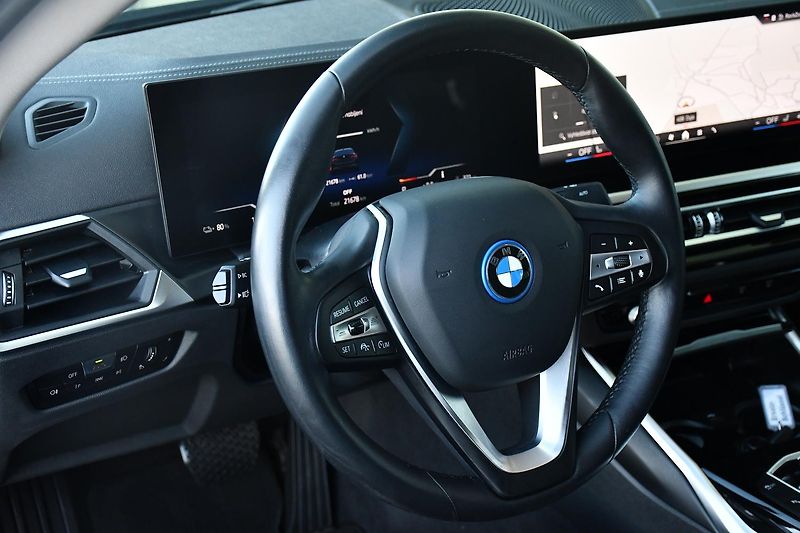BMW i4 eDrive40 NAV REZERVACE - fotka 15 z 41
