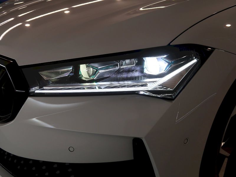 Škoda Superb (2025) SPORTLINE 2.0TSI 195KW DSG WEB - fotka 10 z 46