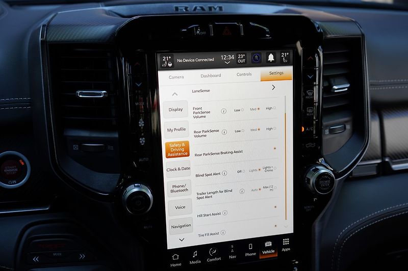 RAM 1500 TRX, Equipment Level 2, Harman - fotka 47 z 62