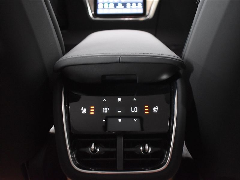 Volvo EX90 TWIN PREFORMANCE Ultra - fotka 18 z 36