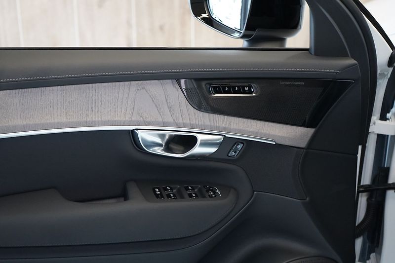 Volvo XC90 T8 PLUS Dark, Vzduch,Ventilace - fotka 24 z 50