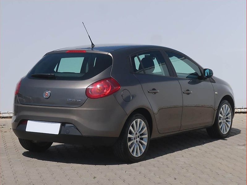 Fiat Bravo (2007) 1.4 16V, nová STK, slušný stav - fotka 5 z 14