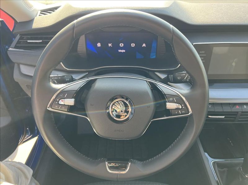 Škoda Octavia 2,0 TDi Ambition LED záruka - fotka 26 z 29