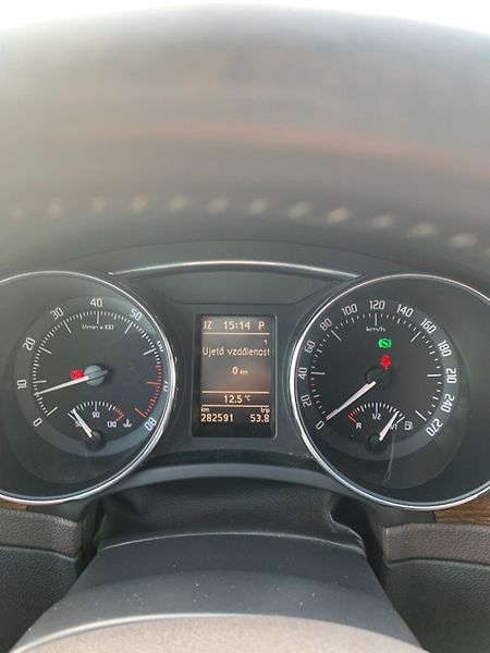 Škoda Superb (2012) Laurin&Klement 3.6 FSI V6 - fotka 5 z 15