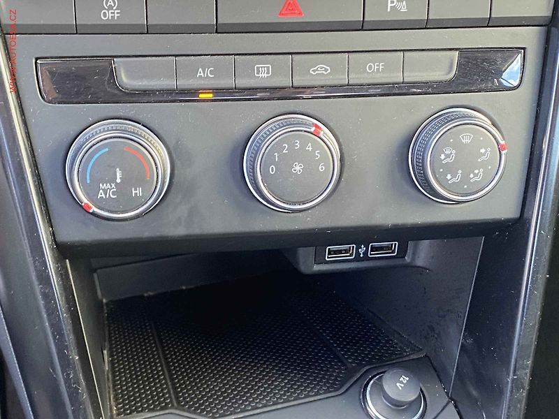 Volkswagen T-Roc (2020) 1.0 TSi, ČR, AC, TZ, park - fotka 13 z 16