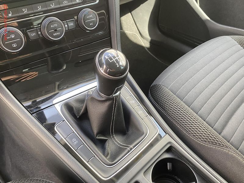Volkswagen Golf (2015) 1.2 TSi, CUP, výhřev sed - fotka 16 z 17