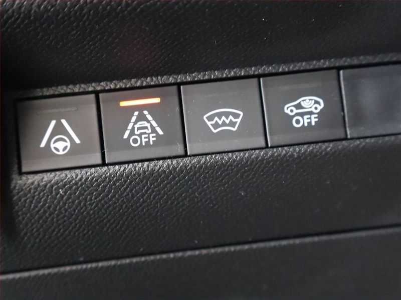Peugeot 2008 (2021) GT 1.5 BlueHDi, Automat - fotka 18 z 24