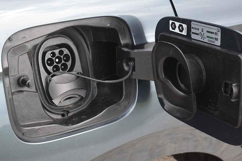 Škoda Enyaq iV při jízdě v chladném počasí