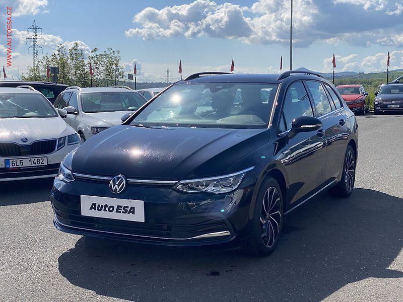 Volkswagen Golf (2023) 1.5TSi, ČR, LED, kamera - fotka 3 z 15