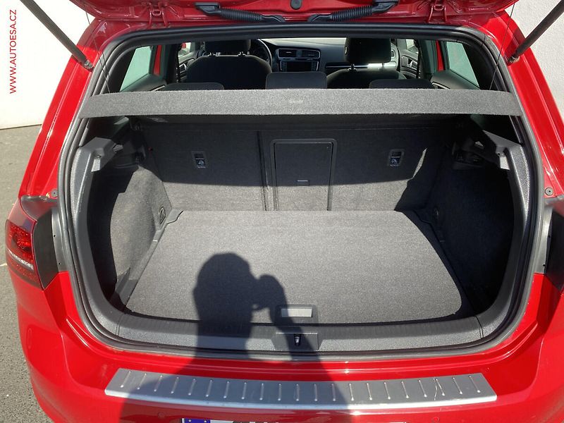 Volkswagen Golf (2014) 2.0 TSi, GTi, DSG, bixen - fotka 7 z 17