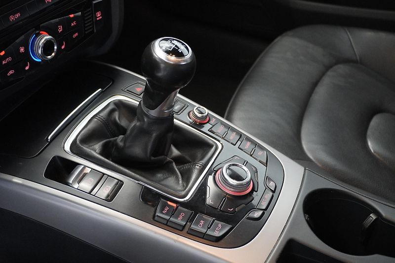 Audi A4 2,0 TDI S-LINE - fotka 16 z 30