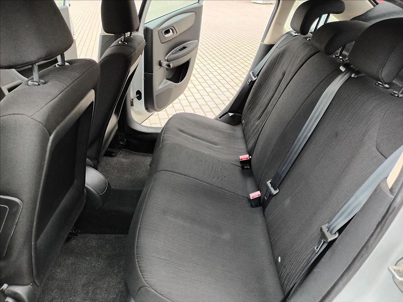 Citroën C4 1,4 i,65kw,ČR,1MAJ,KLIMA, - fotka 16 z 29