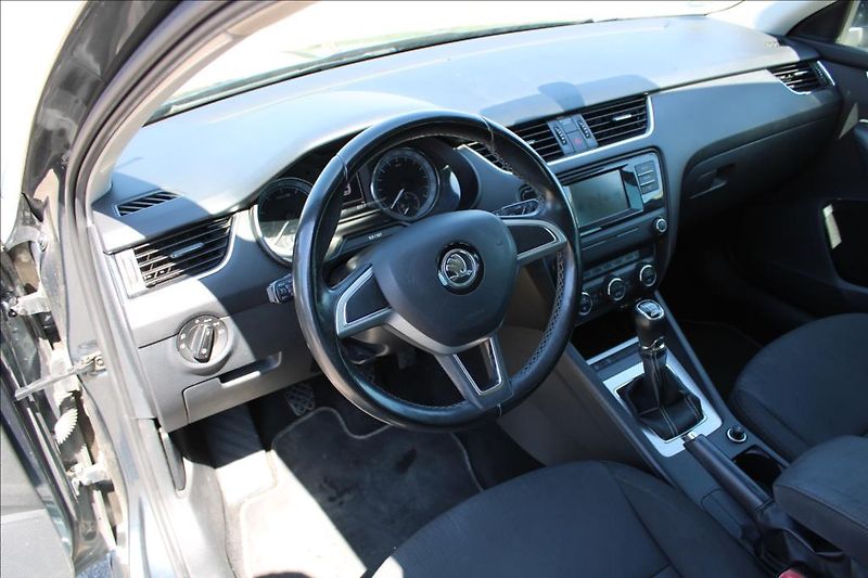 Škoda Octavia 1,4 TSi  EDITTION, XENONY - fotka 11 z 27