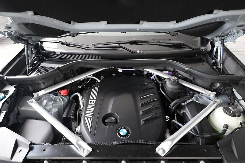 BMW X5 xDrive30d - fotka 9 z 27