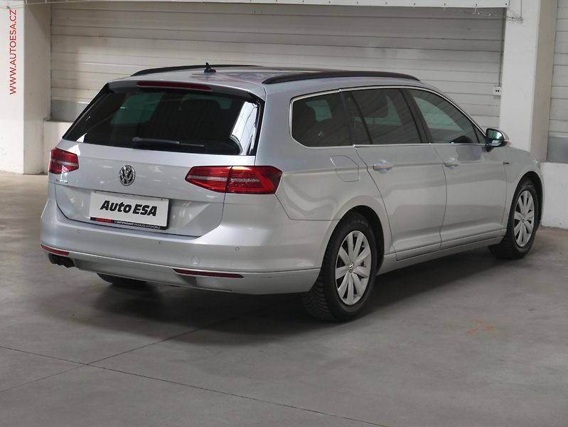 Volkswagen Passat (2015) 2.0TDI 4x4, DSG, navi, bixen - fotka 4 z 21