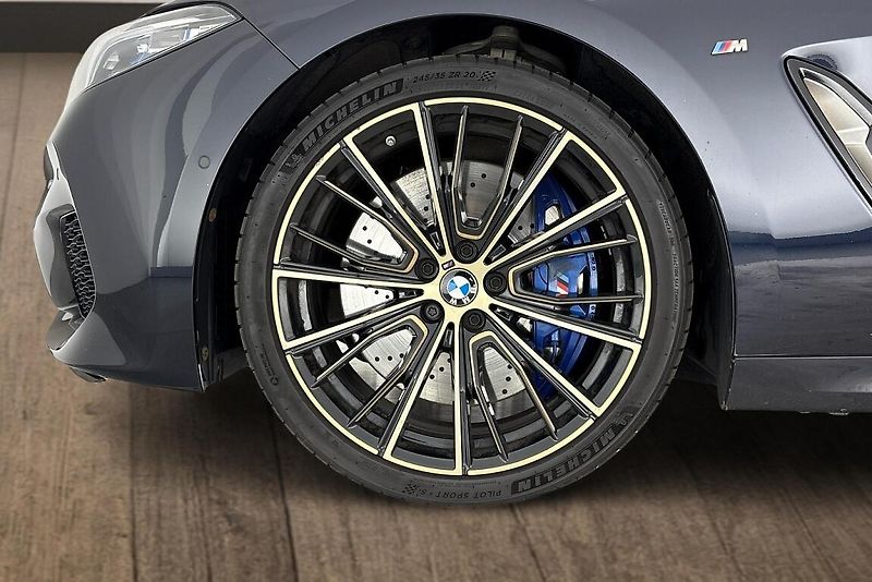 BMW Řada 8 M850i xDrive - fotka 25 z 25