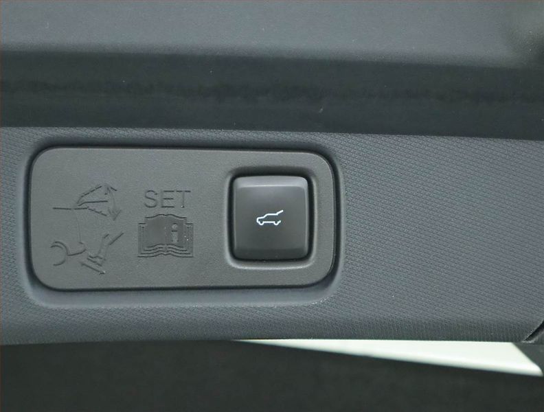 Ford Mustang Mach-E (2022) Standard Range RWD, SoH 94% - fotka 21 z 23