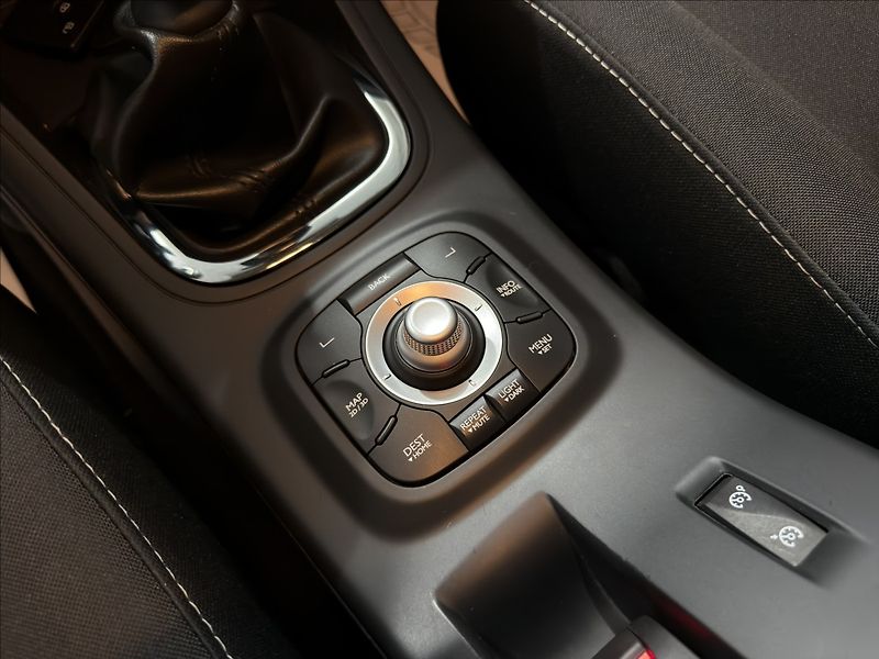 Renault Mégane 1,2   TCe 130 PARIS DELUXE TOP - fotka 20 z 42