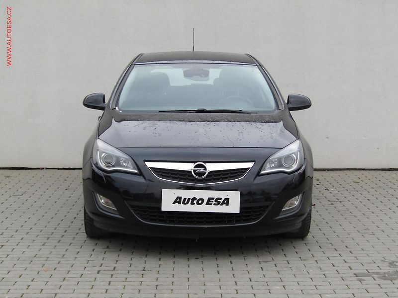 Opel Astra (2010) 1.4T, Cosmo, bixen - fotka 2 z 16