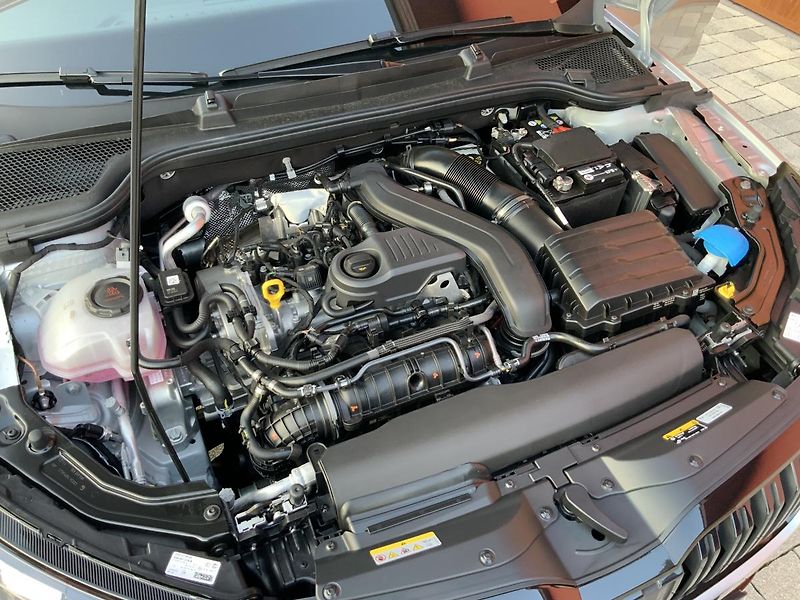 Škoda Kamiq MONTECARLO 1,5Tsi 7ST DSG/Auto - fotka 21 z 33
