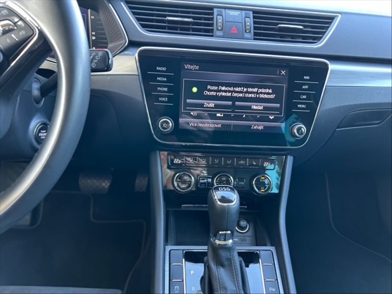 Škoda Superb 2,0 TSI 140 Style AT - fotka 10 z 11