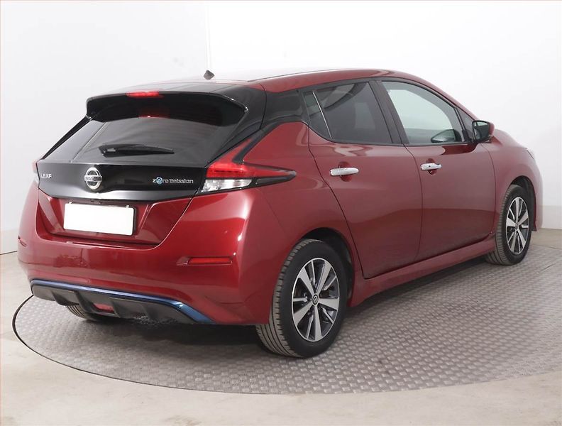 Nissan Leaf (2021) 40 kWh, SoH 90%, Automat - fotka 5 z 18