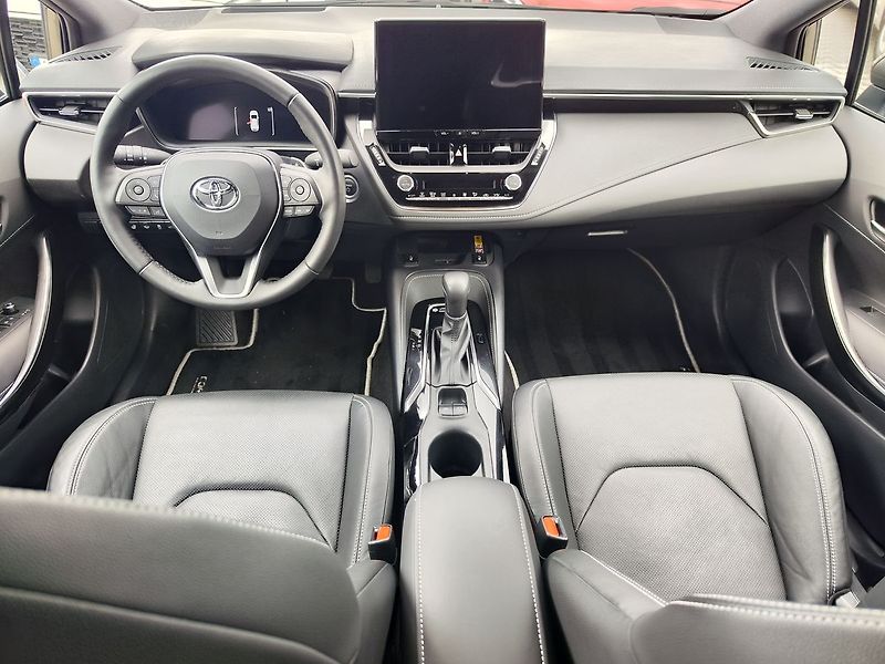 Toyota Corolla 2.0 HEV/144kW Executive e-CVT - fotka 15 z 35