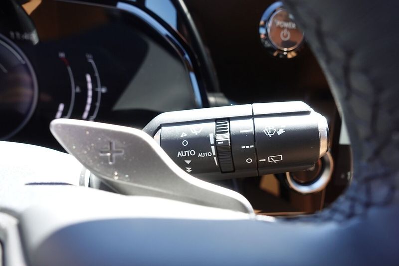 Lexus NX 350h NX350h Executive 4x4 - fotka 28 z 32