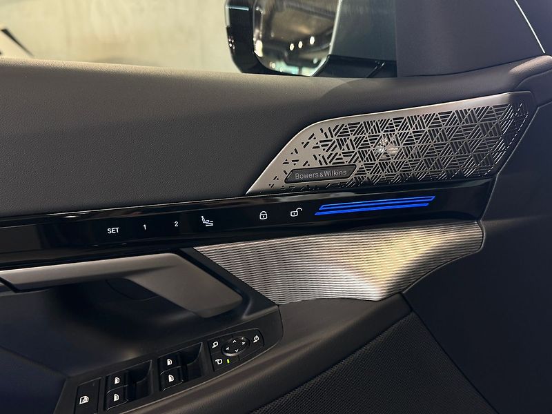 BMW Řada 5 540d xDrive, Bowers, Ventilace - fotka 17 z 34