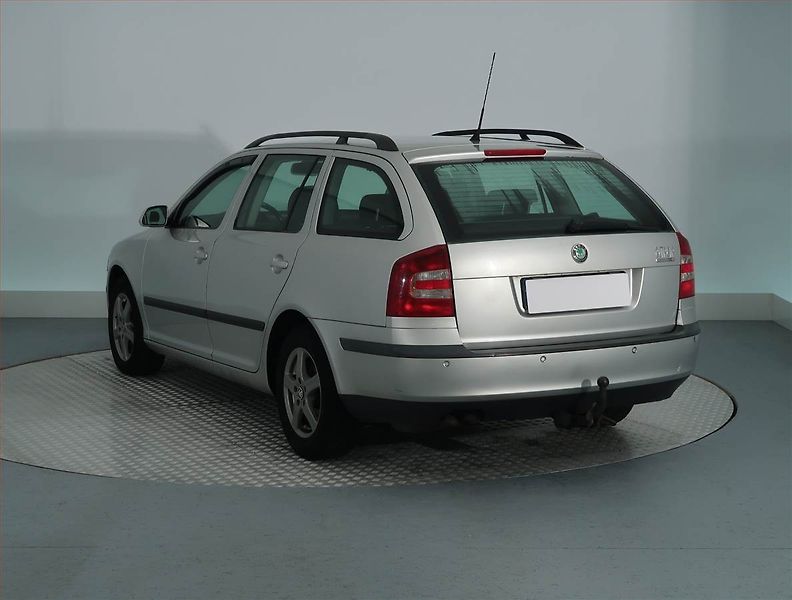 Škoda Octavia (2007) Ambiente 2.0 TDI, Automat - fotka 4 z 14