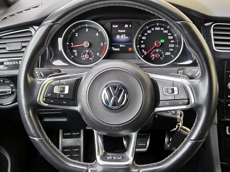 Volkswagen Golf 2,0GTD 135kW DSG, DPH, SERVIS  - fotka 45 z 51