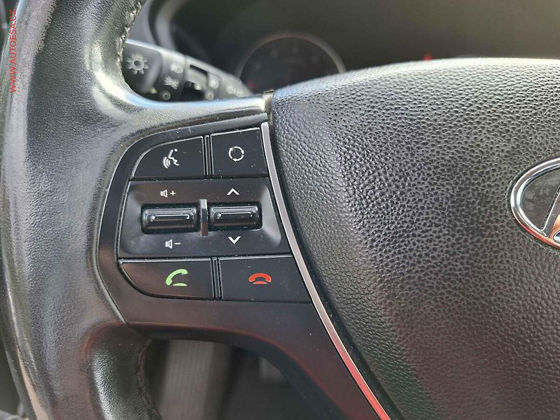 Hyundai i20 (2015) 1.2CVVT, 2.maj,ČR, AC, tempo - fotka 15 z 17