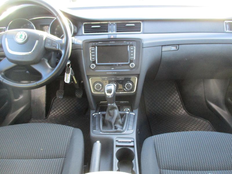 Škoda Superb (2010) combi II 1,9 TDi - fotka 7 z 11